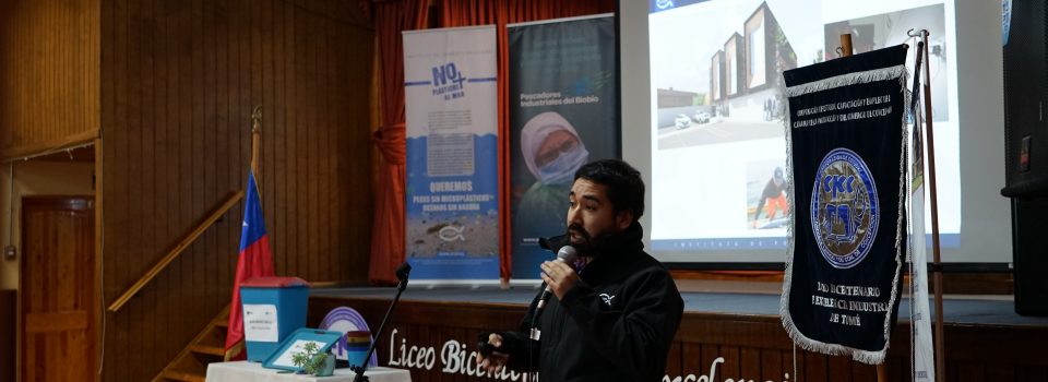 IFOP presente en charlas de divulgación científica en Liceo Bicentenario de Excelencia Industrial