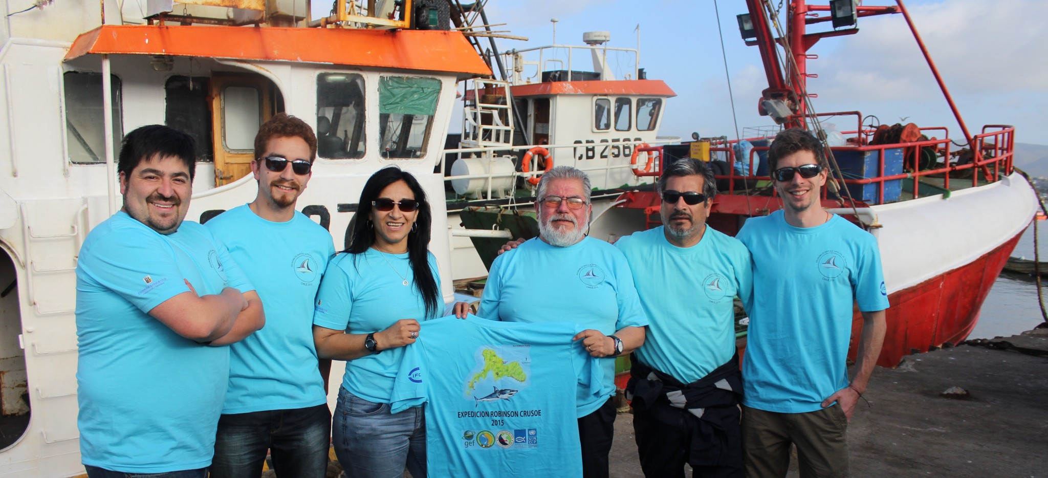 Expertos chilenos realizan marcaje satelital de tiburones en archipiélago Juan Fernández