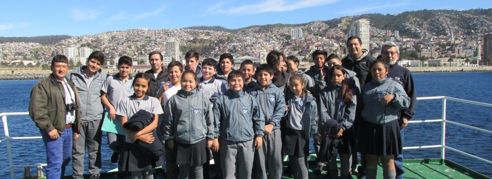 Colegio  Visita Buque Científico Abate Molina