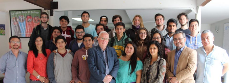 Estudiantes de biología marina recorren las instalaciones de IFOP