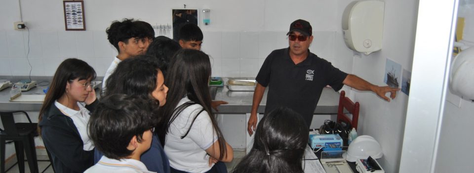 Estudiantes del Colegio Junior College de Arica visitan la Sede Regional del Instituto de Fomento Pesquero