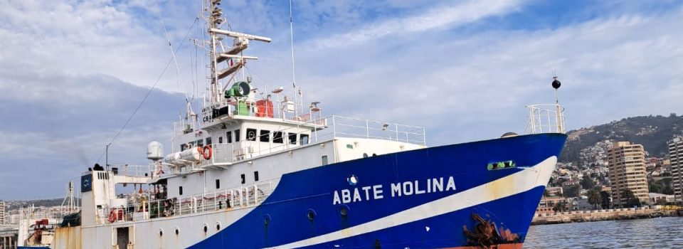 Buque científico Abate Molina zarpó a investigar la anchoveta y sardina común