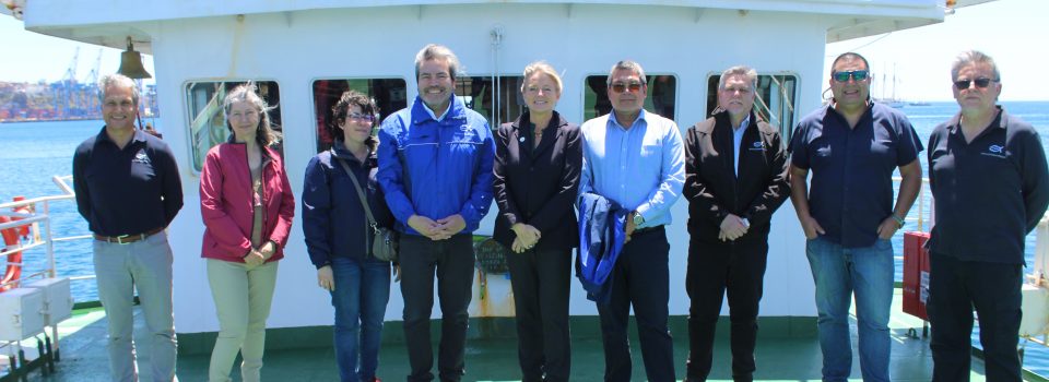Encargada de Cooperación Internacional del Instituto Marino de Flandes visita buque científico Abate Molina
