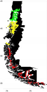 The colored dots show sampling sites location, green in Los Lagos, yellow in Aysén and red in Magallanes. The sector that is currently being affected by Alexandrium catenella flowering is highlighted with an oval with white outlines.