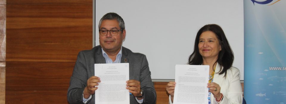 SERNAPESCA e IFOP firman convenios de colaboración por la sustentabilidad de la pesquería de merluza común
