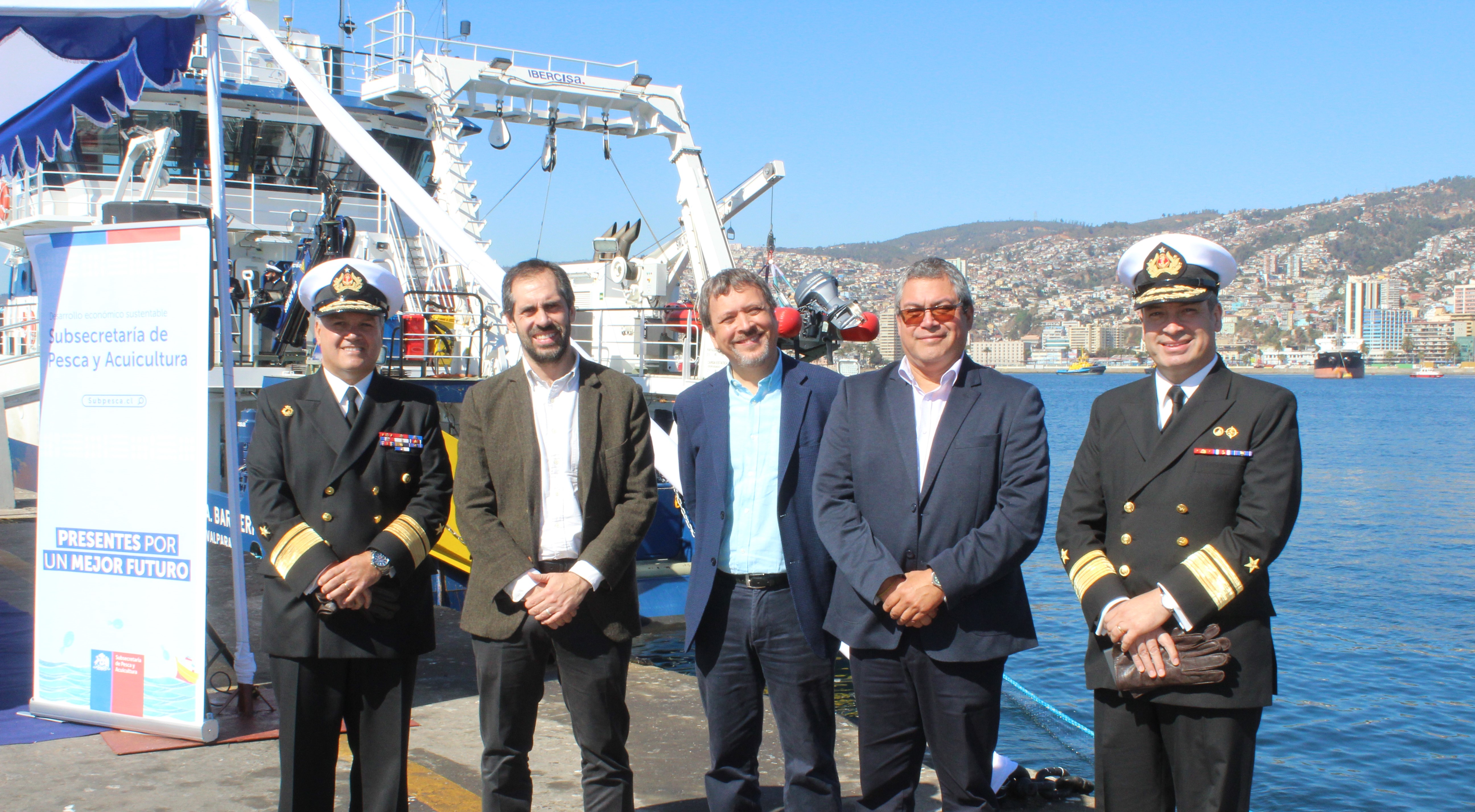 Minister Grau and Undersecretariat Salas lead the ceremony for the start of operations of  fisheries and oceanographic research vessel “Dra. “Barbieri”