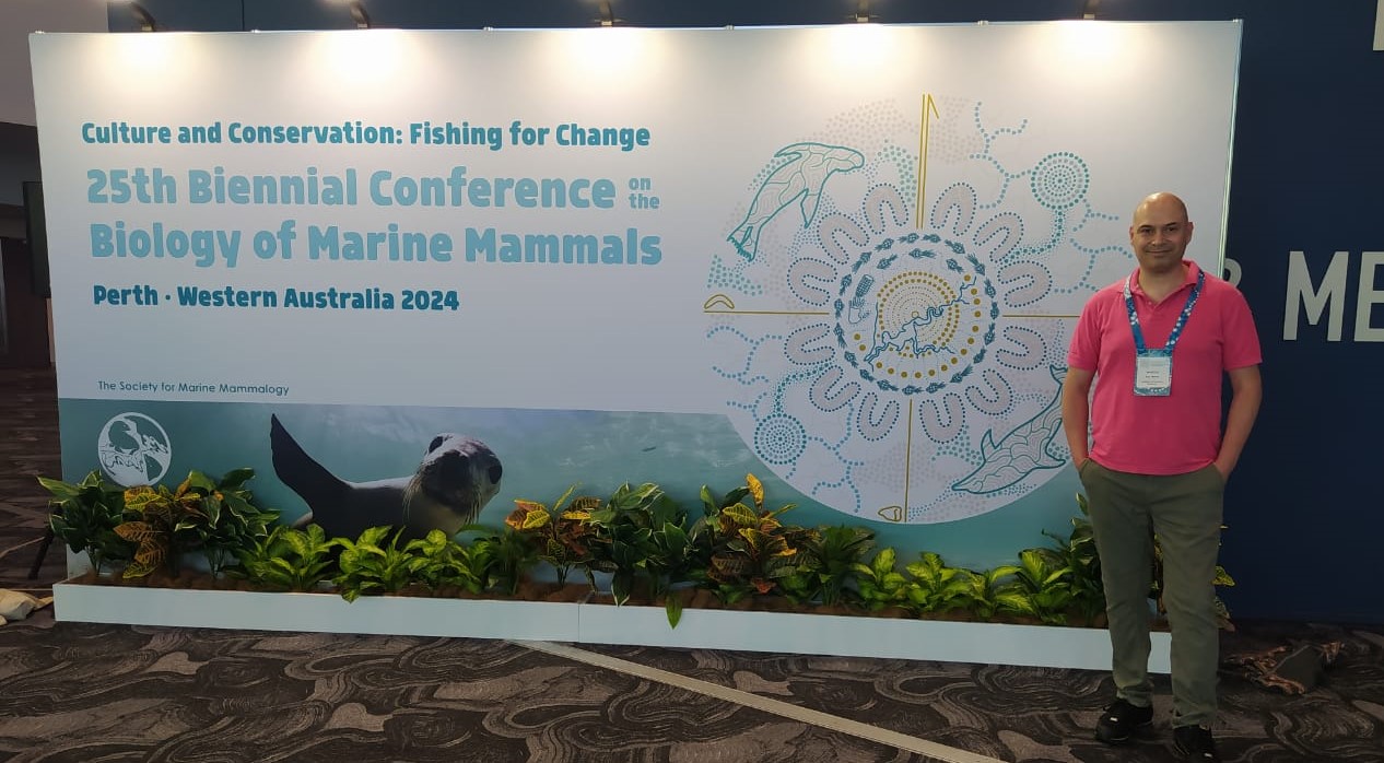 Investigador del Instituto de Fomento Pesquero, presenta trabajo en conferencia de mamíferos marinos, en Australia