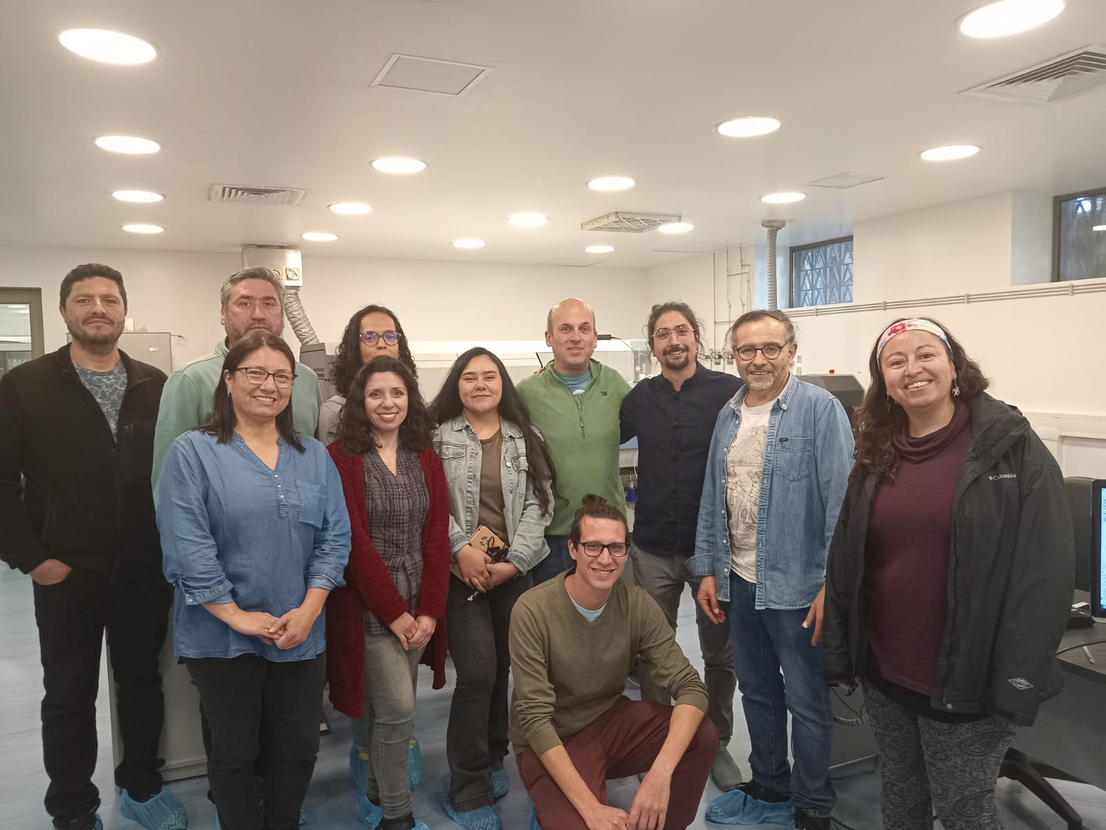 Investigadores de la Sección Edad y Crecimiento realizan capacitación en química de otolitos.