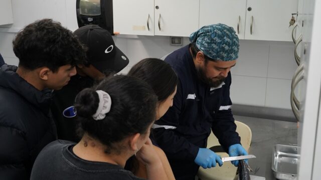 (Es) Alumnos de Biología Pesquera de la Universidad Católica de la Santísima Concepción visitan Sede IFOP Talcahuano