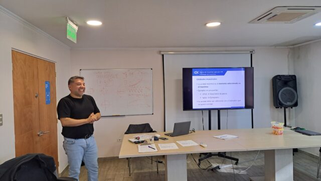 (Es) Observadoras científicas del Biobío y Los Ríos fortalecen capacidades en muestreo aplicado a pesquerías bentónicas en taller realizado en IFOP Talcahuano