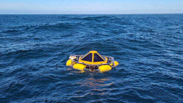 IFOP fortalece el monitoreo oceanográfico en Caleta Río Seco con nueva boya de tecnología chilena