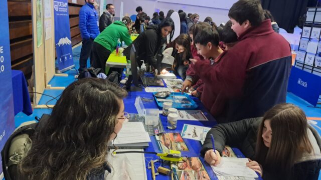 IFOP acerca la investigación científica y el conocimiento de los sistemas acuáticos a las nuevas generaciones en el XXII Congreso Regional de Investigación e Innovación Escolar